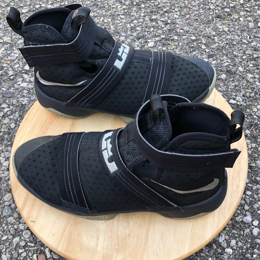 Nike LeBron Soldier 10 GS Youth 7Y Black Metallic Silver 845121-001 Basketball